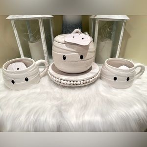 10 Strawberry Street mummy jar and matching mugs